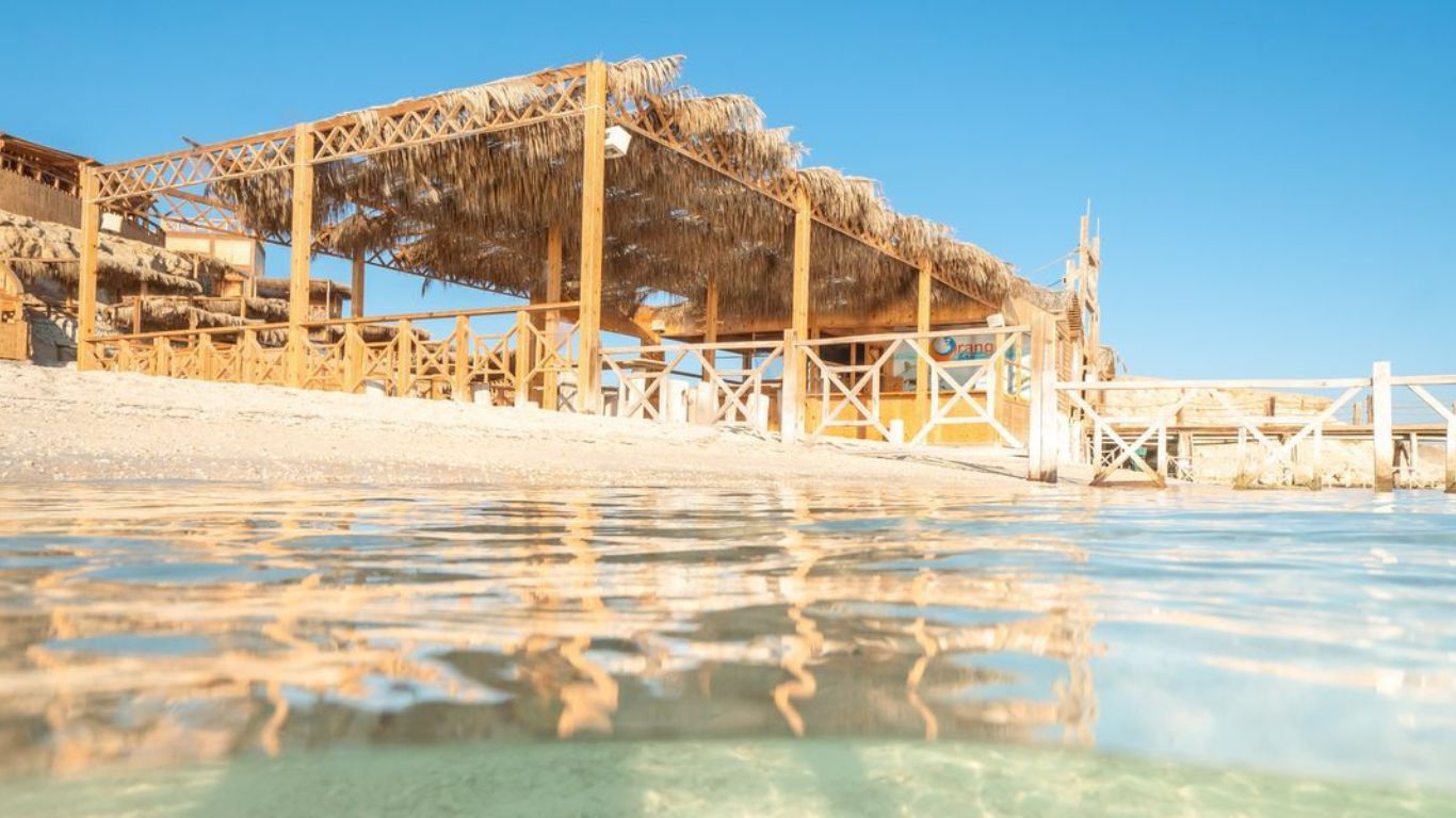 Orange Bay oder Mahmya im Vergleich mit Inselstrand und Rotem Meer