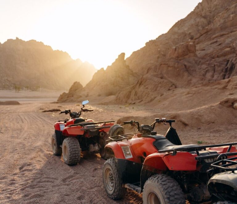 Hurghada Super Safari für Familien in der Wüste bei Sonnenuntergang