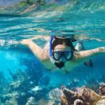Schnorcheln in Hurghada mit klarem Wasser, Inseln und bunten Riffen